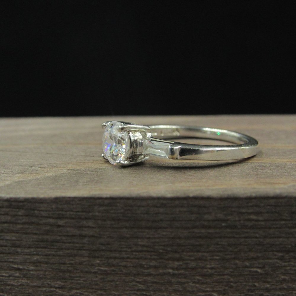 Size 6 Sterling Silver Clear Cubic Zirconia Ring - Picture 2 of 8